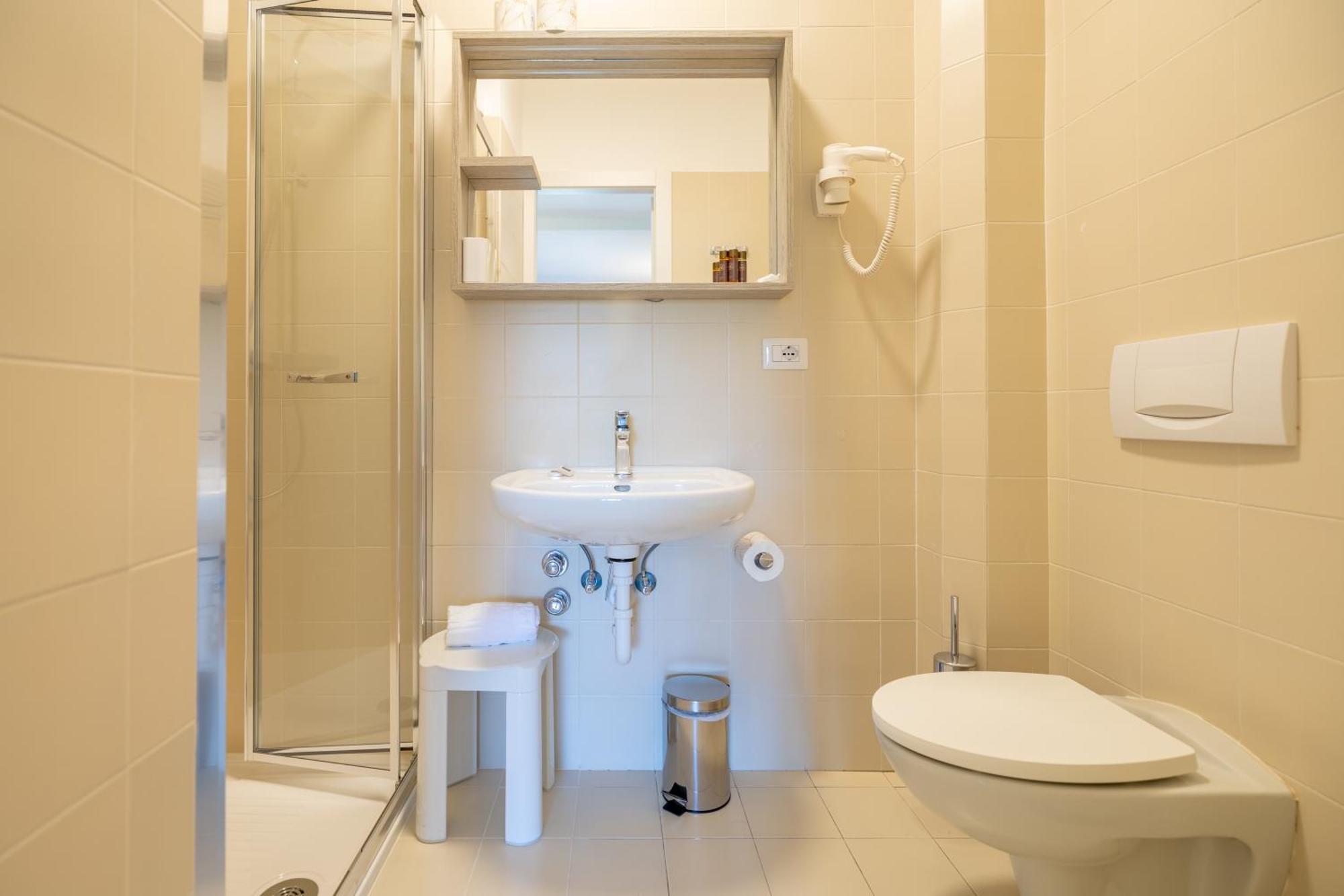 Albergo Villa Edy เตรเมสโซ ภายนอก รูปภาพ