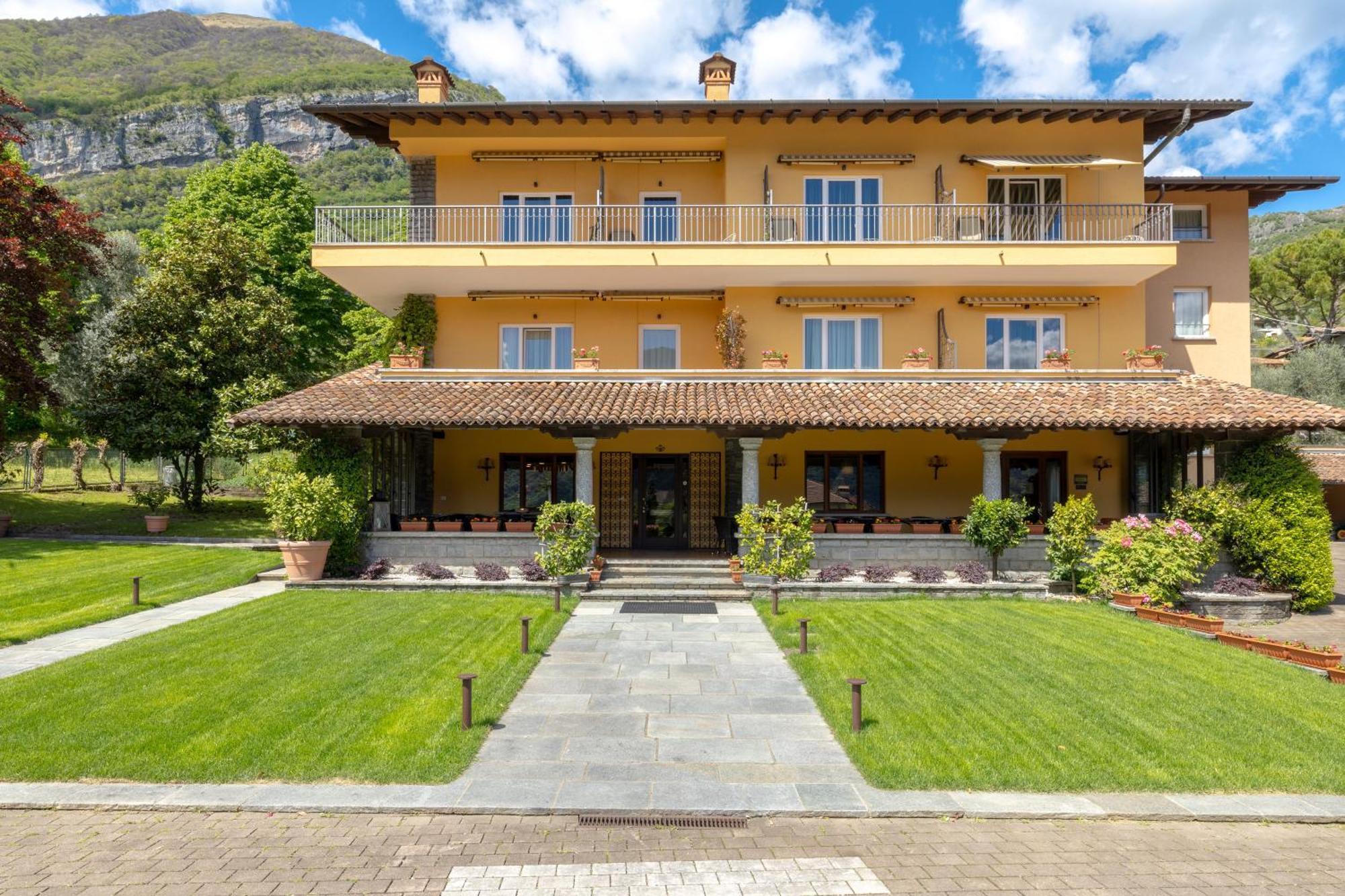 Albergo Villa Edy เตรเมสโซ ภายนอก รูปภาพ