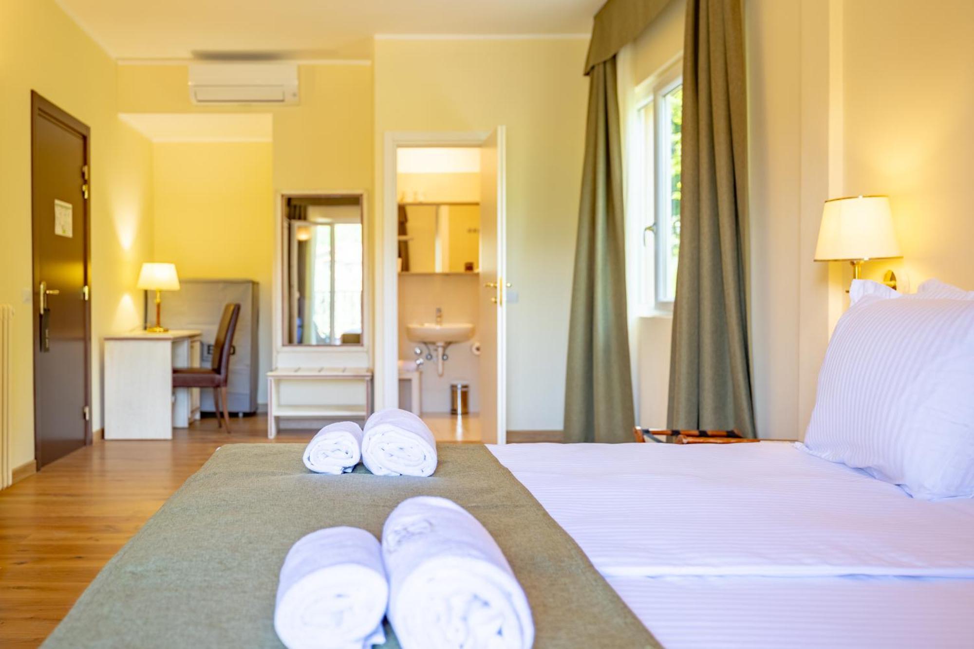 Albergo Villa Edy เตรเมสโซ ภายนอก รูปภาพ